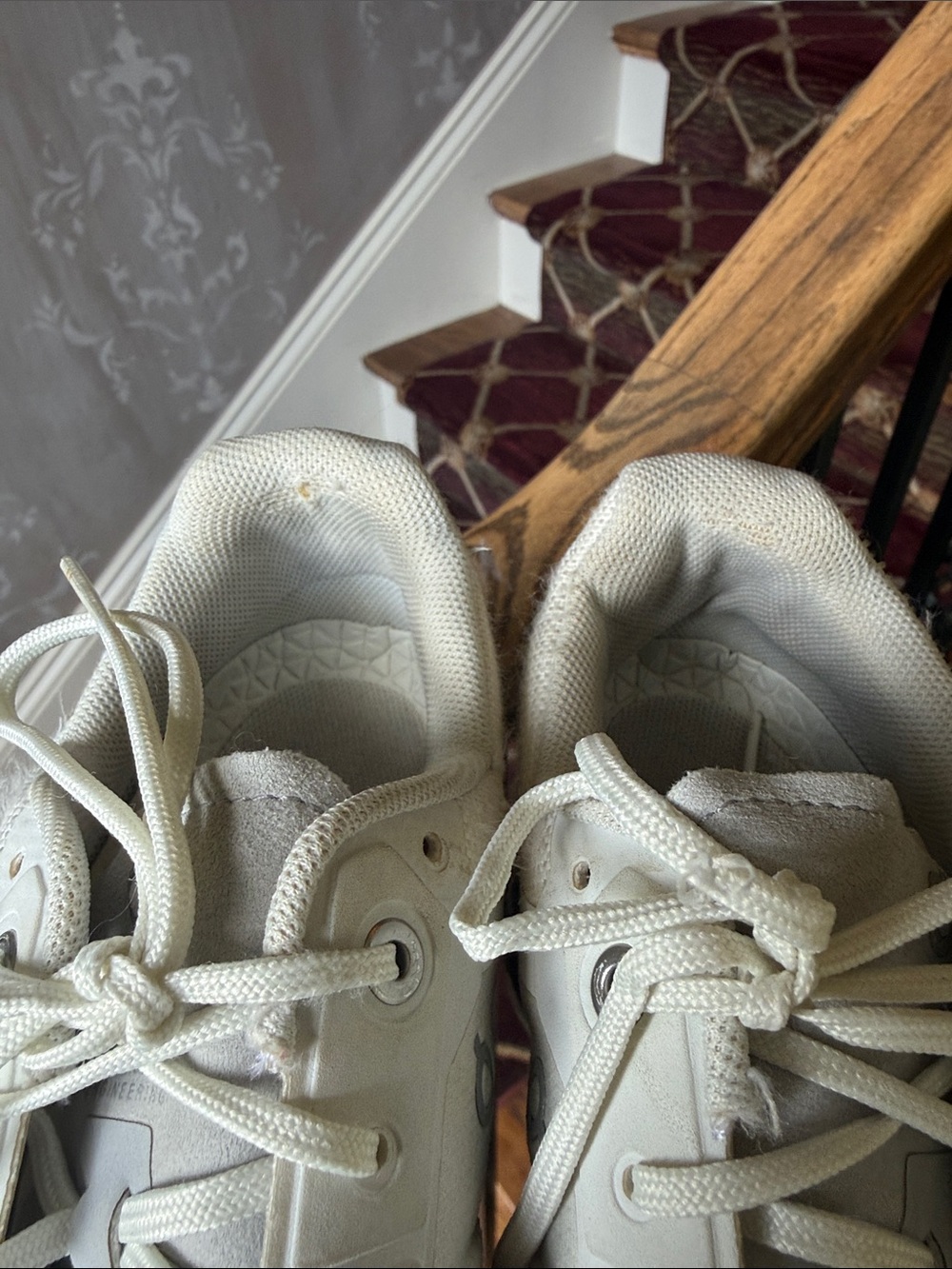 ON CLOUD RUNNING CLOUDVENTURE ladies, white sneaker size 8 1/2 very good cond - Picture 8 of 9